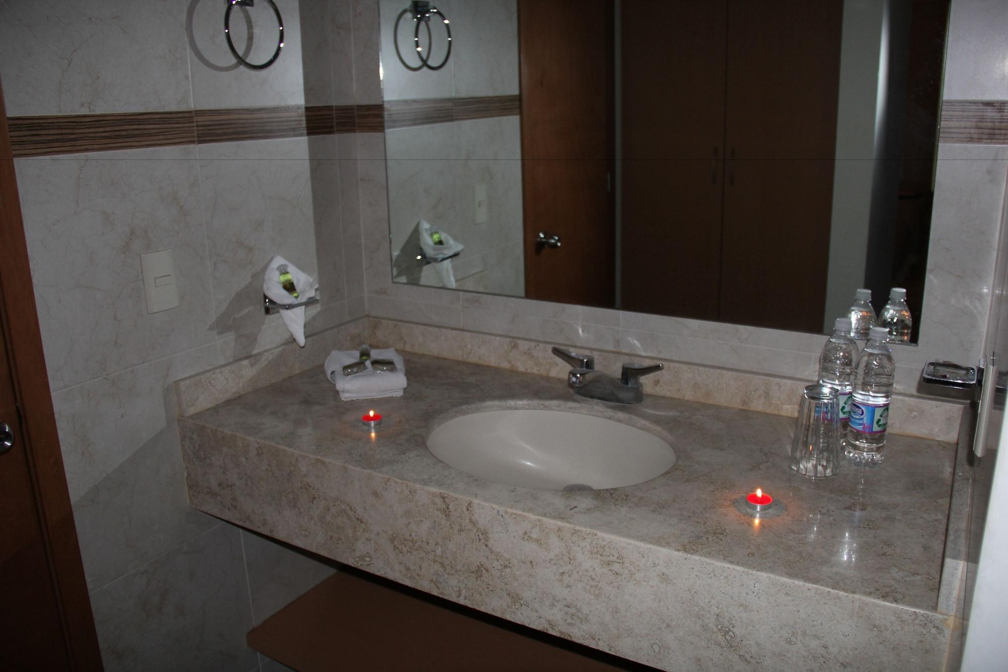 Hotel Real Zapopan Bagian luar foto