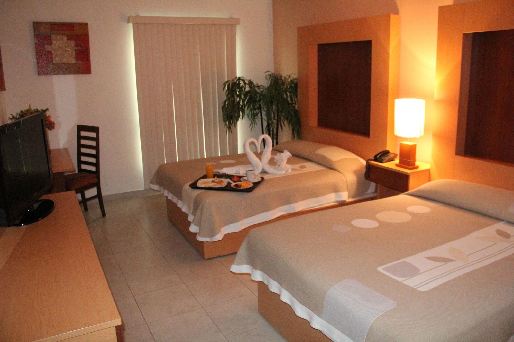 Hotel Real Zapopan Bagian luar foto
