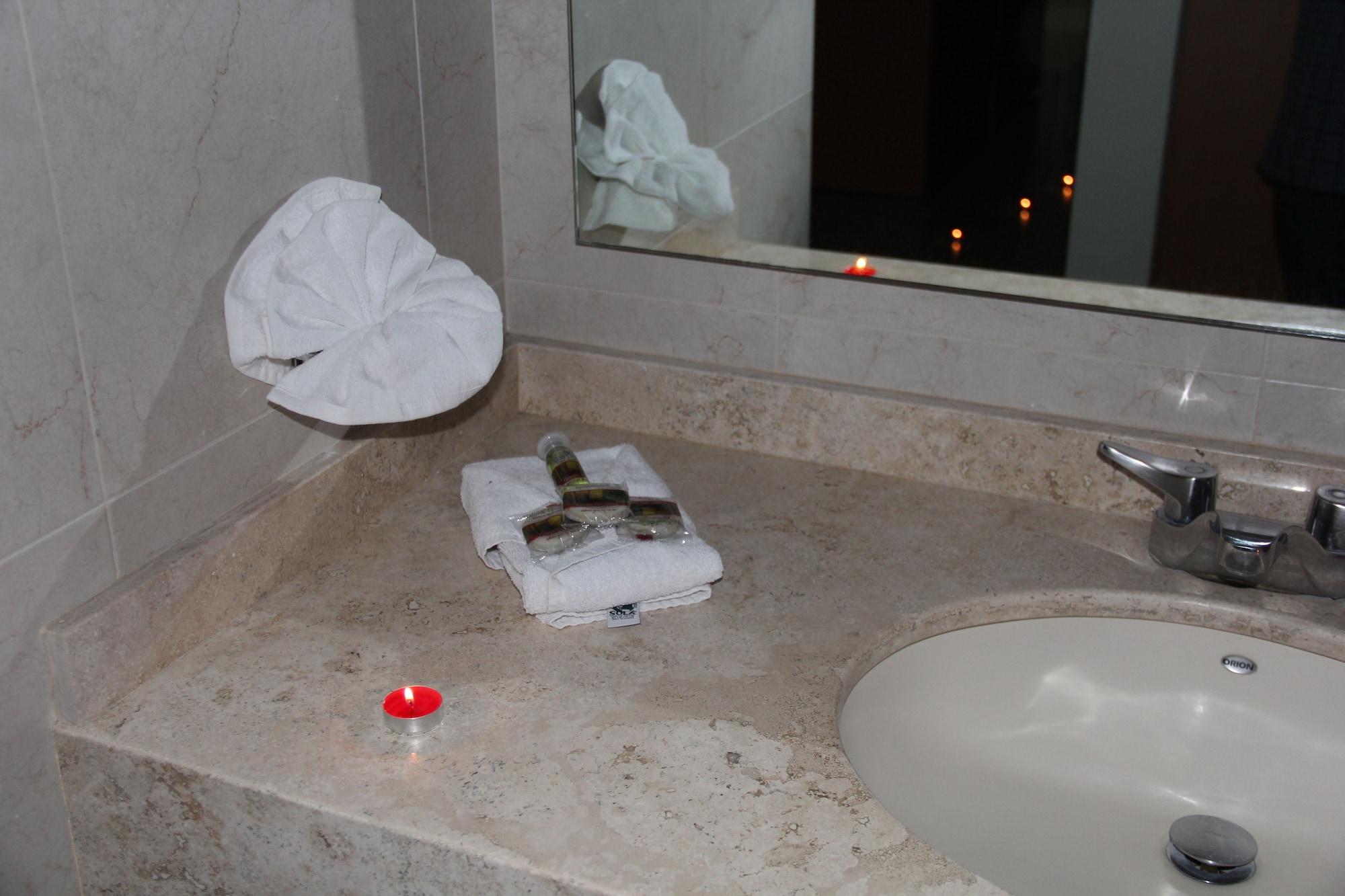 Hotel Real Zapopan Bagian luar foto