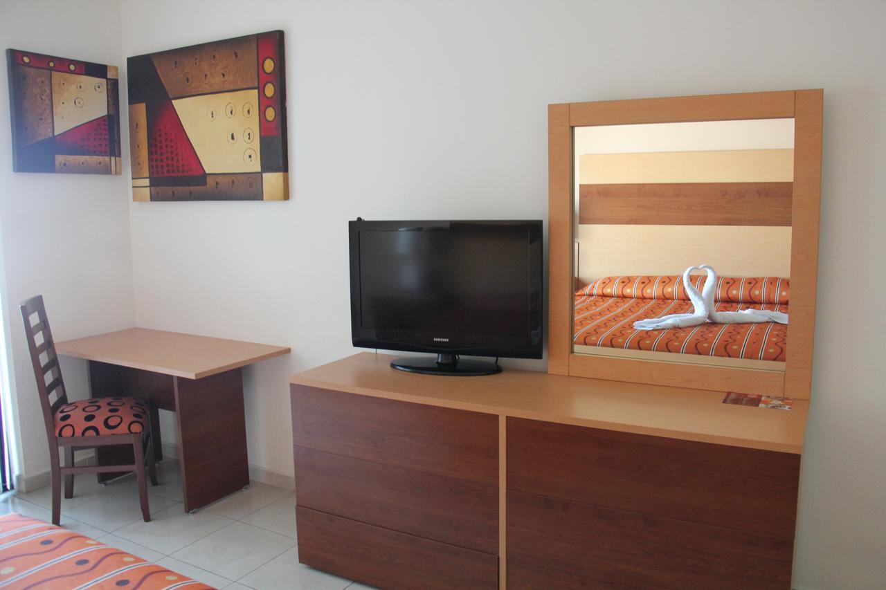 Hotel Real Zapopan Bagian luar foto