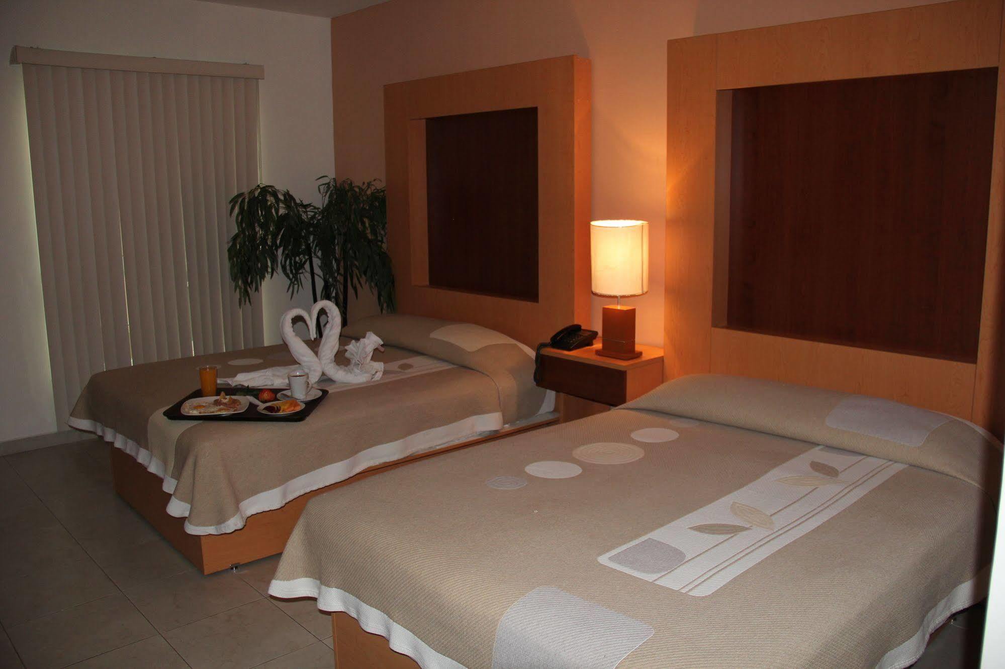 Hotel Real Zapopan Bagian luar foto