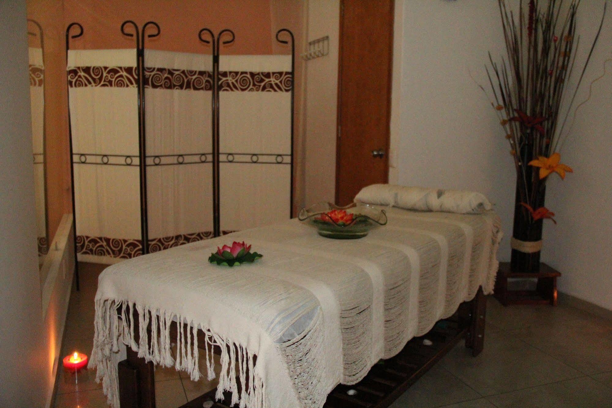 Hotel Real Zapopan Bagian luar foto